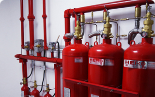 采用氣體滅火裝置、有管網滅火系統，高效安全